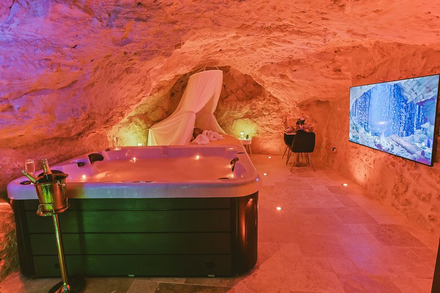 Hébergement AbracadaRoom : La Grotte Fleurie & Spa - Image 5