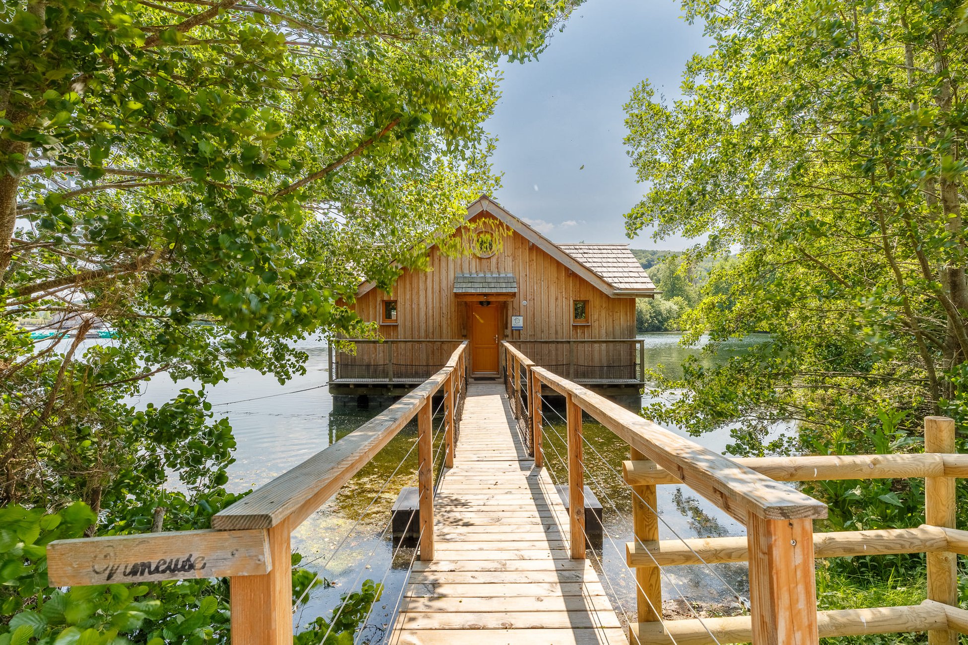 Hébergement UnicStay : Cabane sur l'eau avec bain nordique à Beauchamps