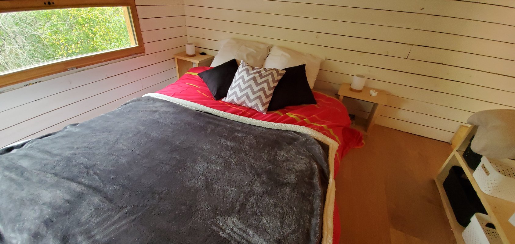 Proche provins tiny house au bord de l’eau · forêt à Soisy Bouy (4)