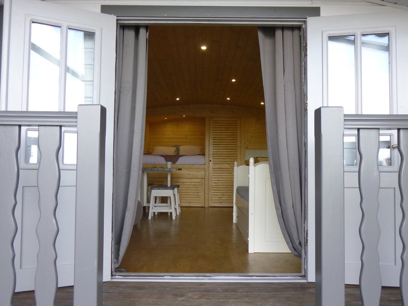 Hébergement AbracadaRoom : Roulotte de Charme - Image 7