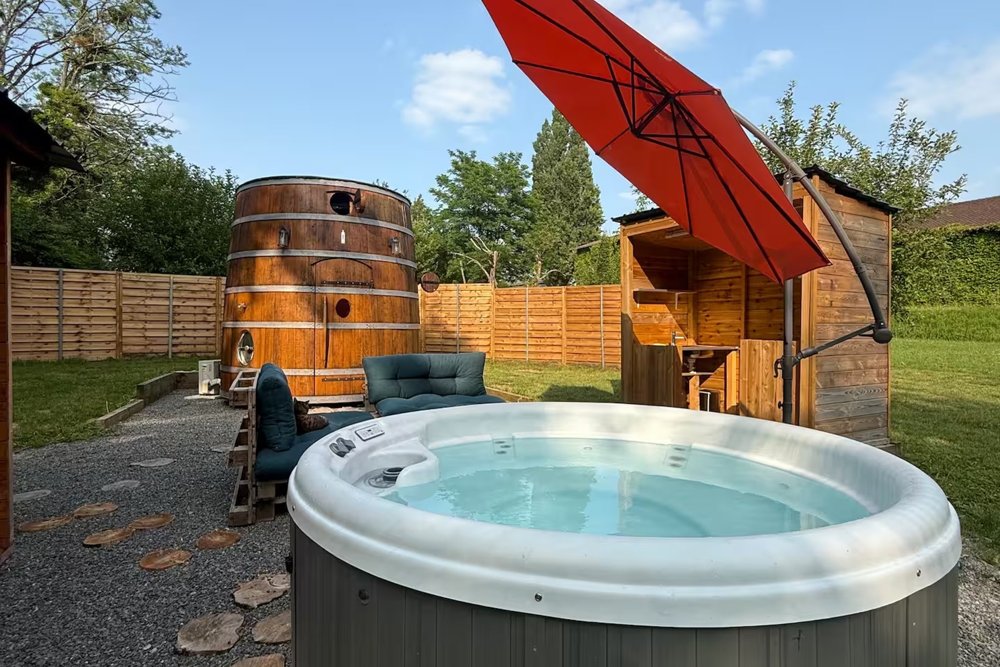 Hébergement UnicStay : Foudre Viticole d’Arpaillan & Spa privatif à Naujan Et Postiac