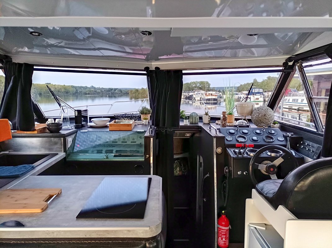 Yacht L'Odysea à Saint-Martin-La-Garenne (25)