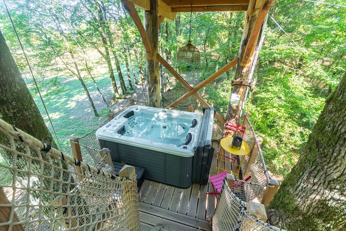 Cabane avec Spa "Cartoon" à Lamothe-Fénelon (2)