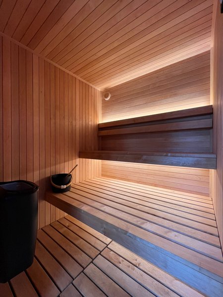 Hébergement AbracadaRoom : Suite flottante Supérieure Lit king-size Balnéo transparente Sauna et rooftop - Image 9
