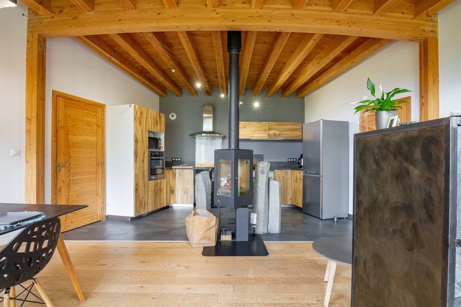 Hébergement AbracadaRoom : La Bulle de Pierre avec Spa privatif - Ecolodge au milieu des volcans - Image 6