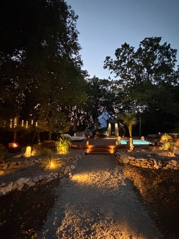 Hébergement AbracadaRoom : Le Zôme de Janès Piscine & Spa privatif en forêt - Image 25