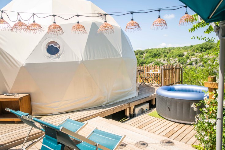 Hébergement AbracadaRoom : Bulle Insolite et SPA Premium Bonheur - Image 3