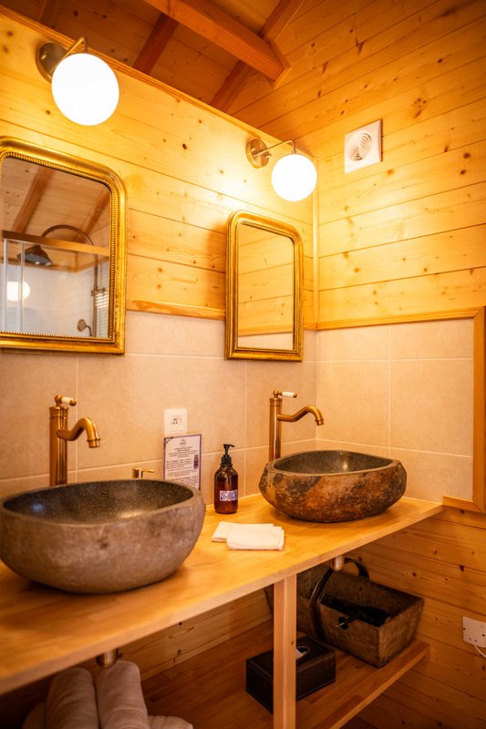 La cabane du Domaine des Ecus d'Or à La Bussière Sur Ouche (24)