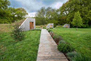 Les cabanes autour du tilleul, La cabane bleue