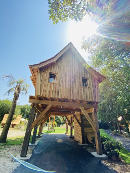 Hébergement AbracadaRoom : Le Repaire du dragon, château féérique avec SPA - Image 6