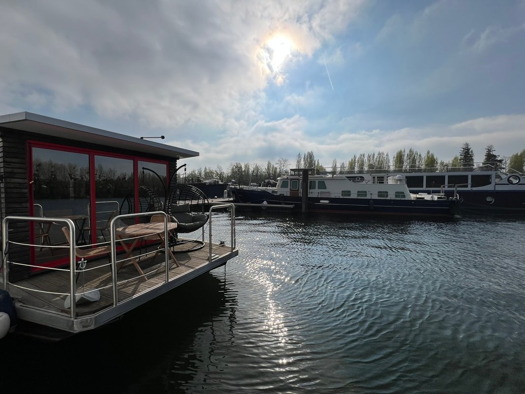Suite flottante Lit Queen-size Sauna à Saint-Martin-La-Garenne (12)