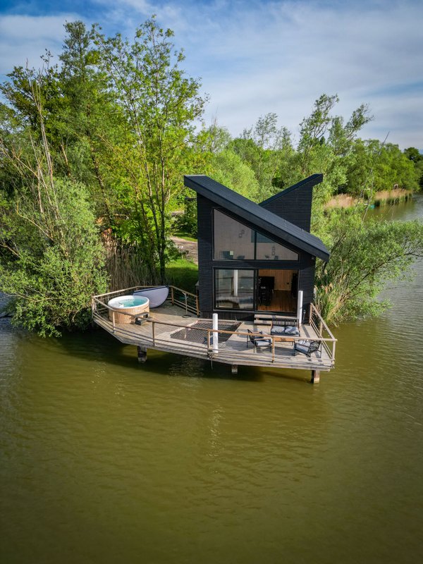 Cabane Spa  Design 6 pers à Bâgé-Dommartin (15)