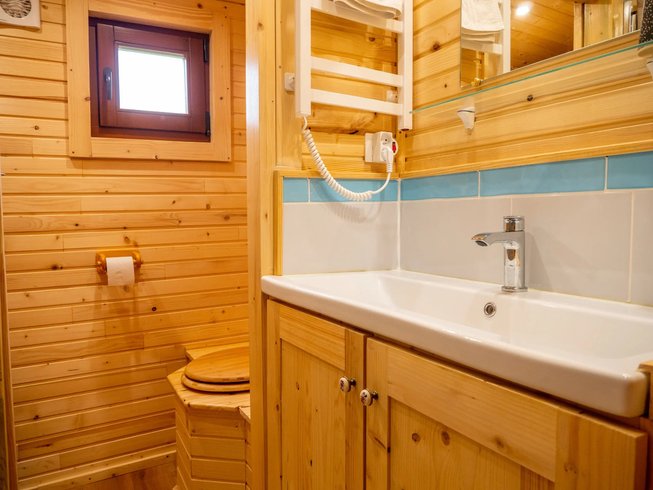 Hébergement AbracadaRoom : Roulotte Les Mésanges — Bohème Roumaine - Image 10