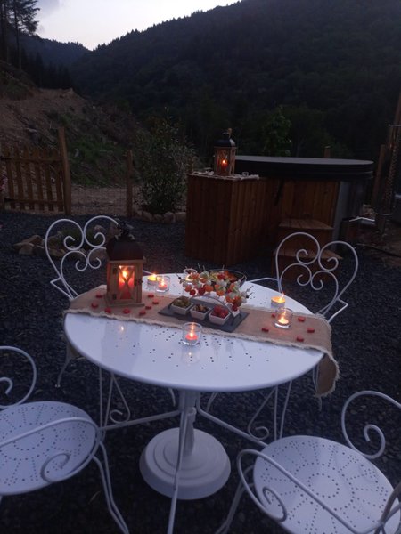 Hébergement AbracadaRoom : Chambre Roulotte et spa privatif  vue montagne - Image 16