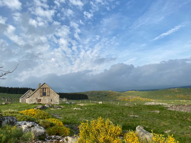 Hébergement AbracadaRoom : Buron Cœur d’Aubrac - Image 4