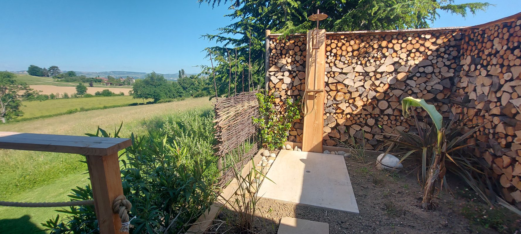 Cabane Wood & Spa à Chasselay (4)