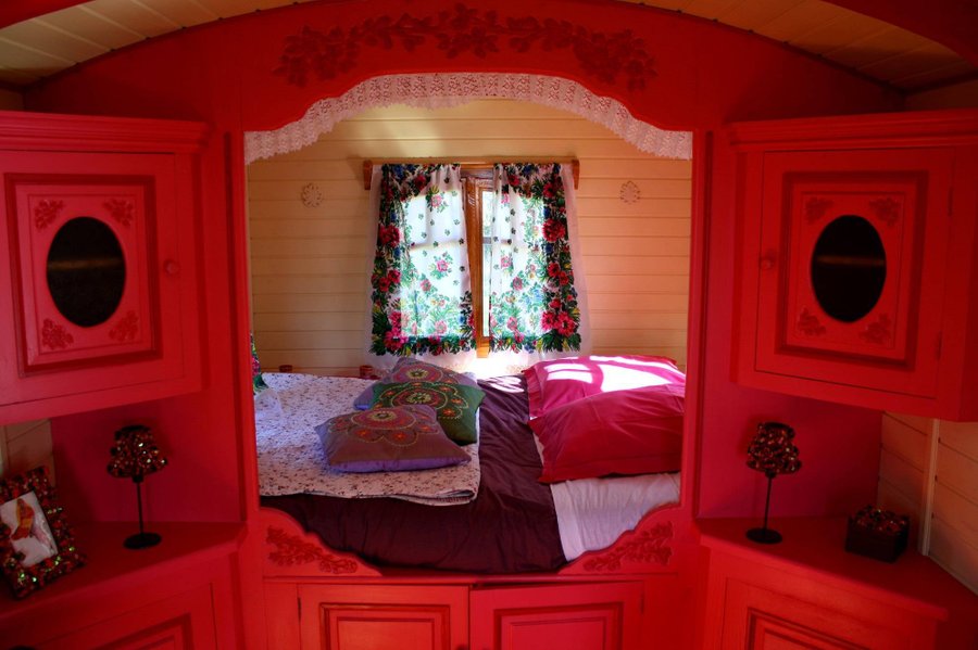 Hébergement AbracadaRoom : La Roulotte Tzigane - Image 7