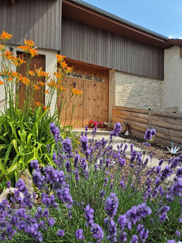 La Cabane et SPA Chez Jules à Vellerot-Lès-Vercel (19)