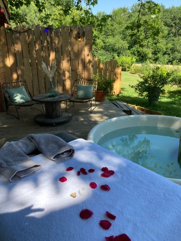 Hébergement AbracadaRoom : La Petite Cabane & Spa - Image 8