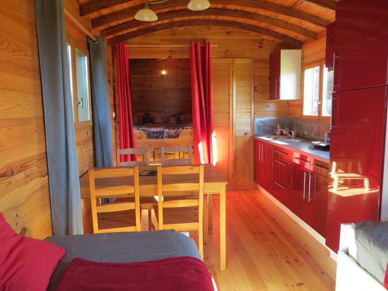 interieur-roulotte-séjour insolite-famille-centre-abracadaroom