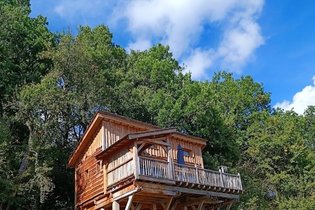 Cabane sur pilotis Cantal