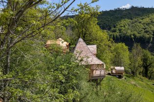 Cabane sur pilotis Cantal
