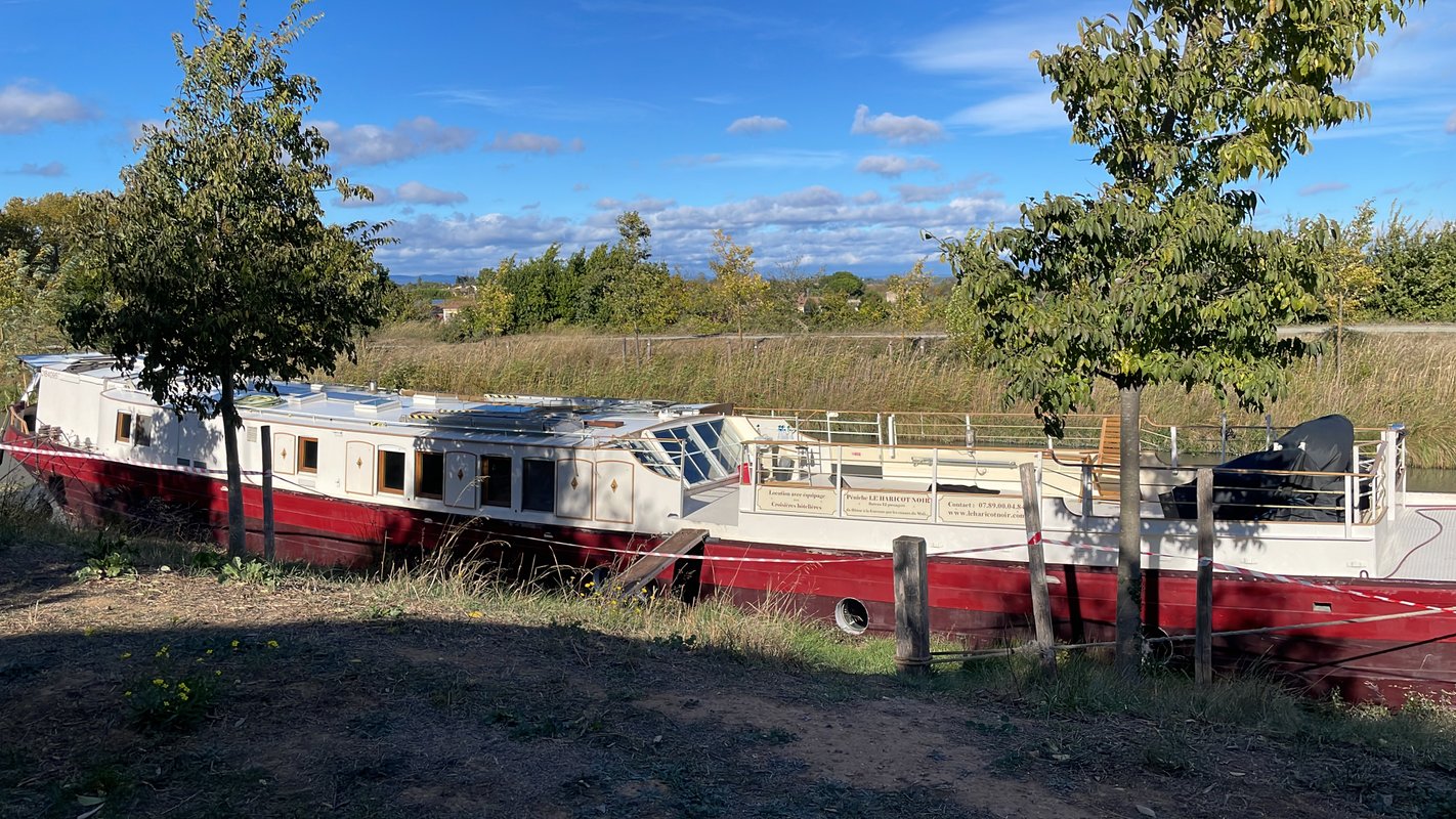 Péniche Le Haricot Noir à Colombiers (14)