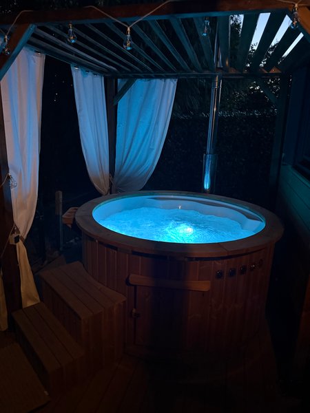 Hébergement AbracadaRoom : La roulotte dorée & bain nordique privatif - Image 38