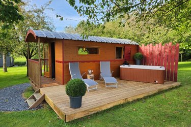 La Roulotte & spa à Saint-Jean-D'elle (1)