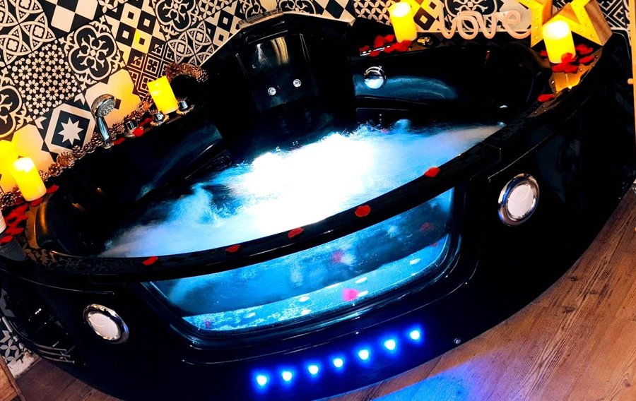 Hébergement AbracadaRoom : Chalet romantique,SPA, CINÉMA, 5 min centre - Image 19