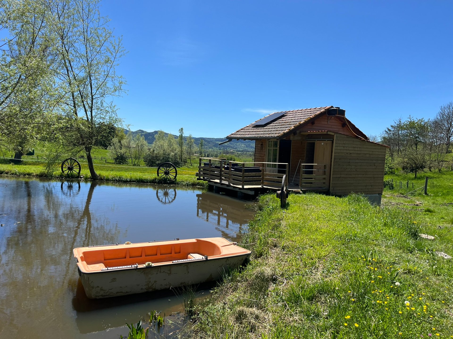 Cabane au bord de l'eau