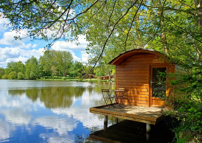 Hébergement AbracadaRoom : Tiny House au bord d'un lac - Image 1