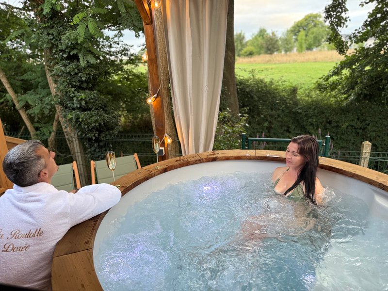 Hébergement AbracadaRoom : La roulotte dorée & bain nordique privatif - Image 19