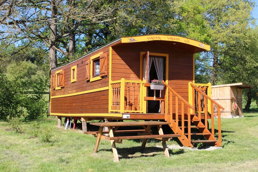 Hébergement AbracadaRoom : Roulotte Les Rouges-gorges — Cirque - Image 1