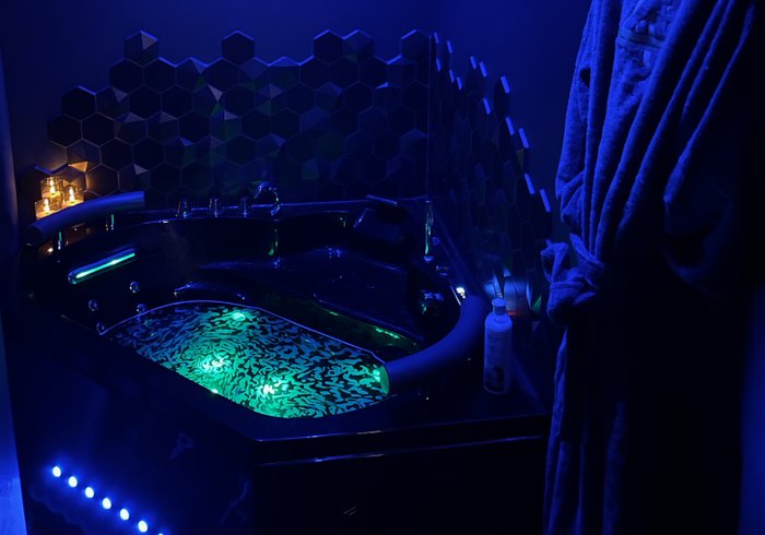 Hébergement AbracadaRoom : Dormez sous la Lune Bleue – Séjour magique & jeu immersif - Image 12