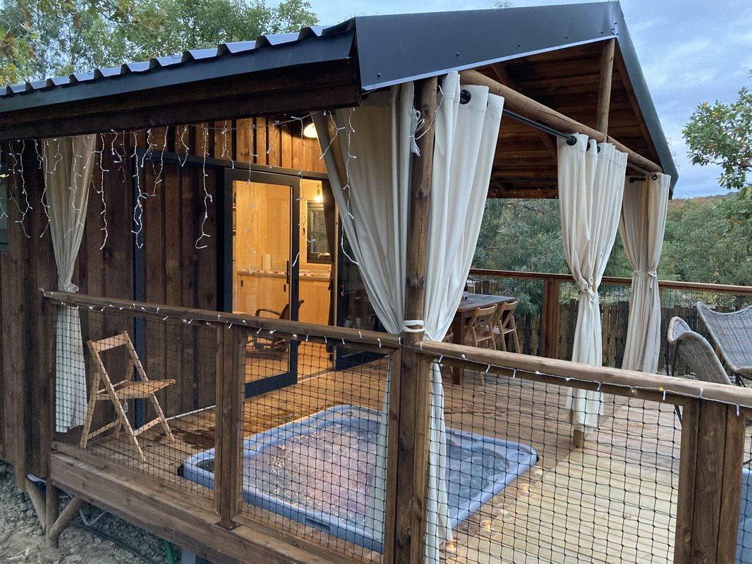 Cabane sur pilotis La Dame du Château- spa privé à Villarzel Du Razès (2)