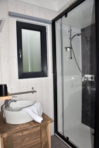 Hébergement AbracadaRoom : BRENNUS & Bain à remous - Image 8