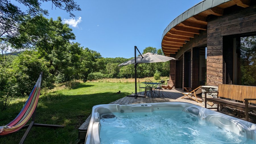 Hébergement AbracadaRoom : La Bulle d'Eau : écolodge au milieu des volcans avec Spa privatif - Image 12