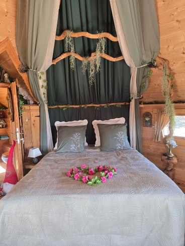 Hébergement AbracadaRoom : La Chaumière magique des Elfes et son escape game - Image 5