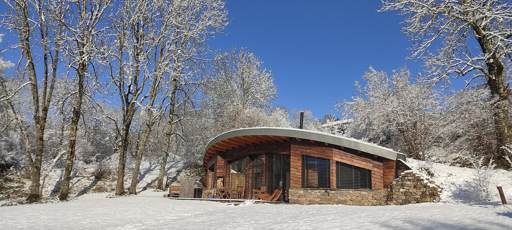 La Bulle de bois & Spa à Queyrieres (9)
