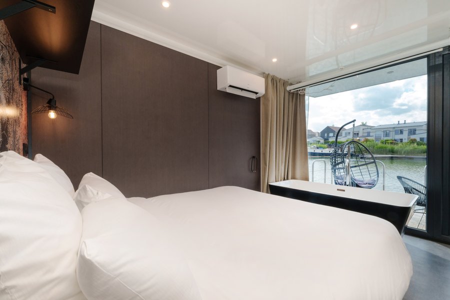 Suite flottante Lit King-size Balnéo Sauna — photo 2