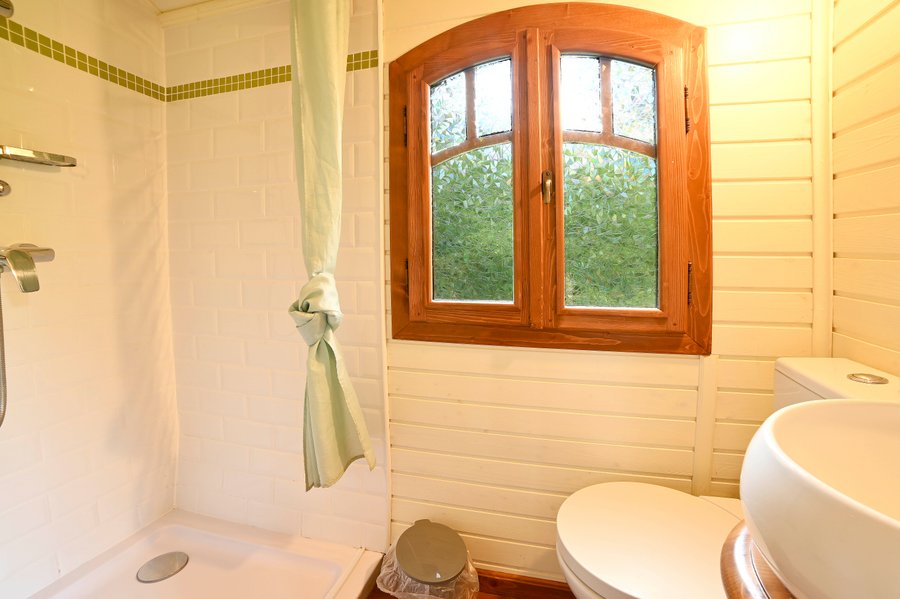 Hébergement AbracadaRoom : Roulotte Spa Forestière - Image 5