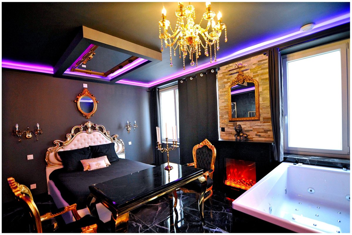 La suite MAJESTUEUSE, SPA XXL, CHEMINÉE LUXE, 5 min du centre à Bourgoin Jallieu (18)