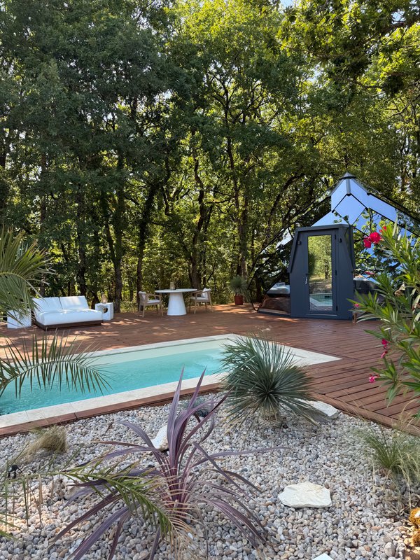 piscine chauffée privative, piscine de nuit, zôme avec piscine, Quercy