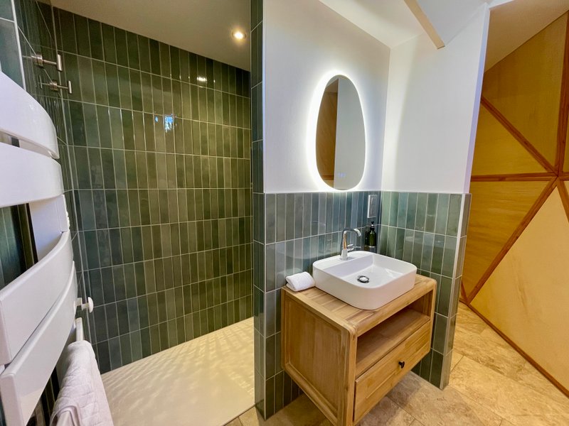 Hébergement AbracadaRoom : Dôme Orbe-Insolite-Sauna-Bain-Nordique-Climatisé - Image 18