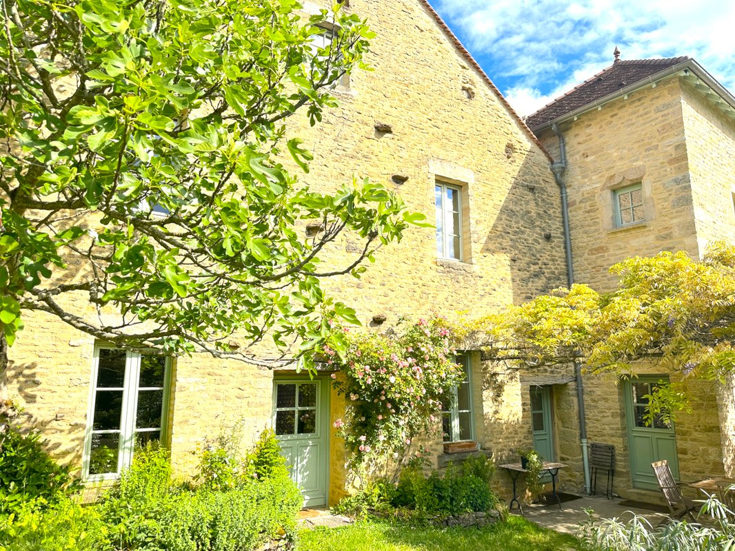 Le domaine intégral Clos de Fougères à Montoillot (17)