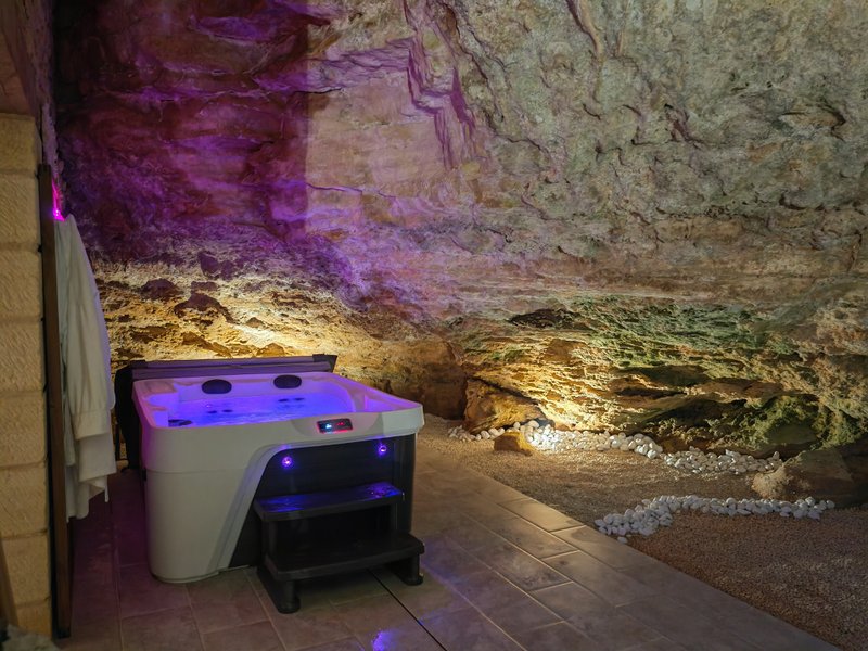 Hébergement AbracadaRoom : Milharoc votre logement insolite dans le Lot - Image 4