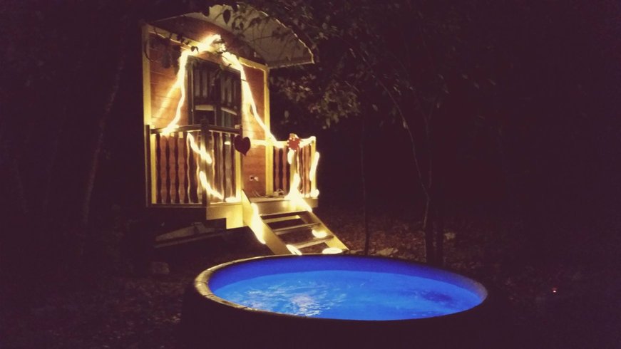 Hébergement AbracadaRoom : Roulotte gîte Nuit d'Amour & SPA - Image 2