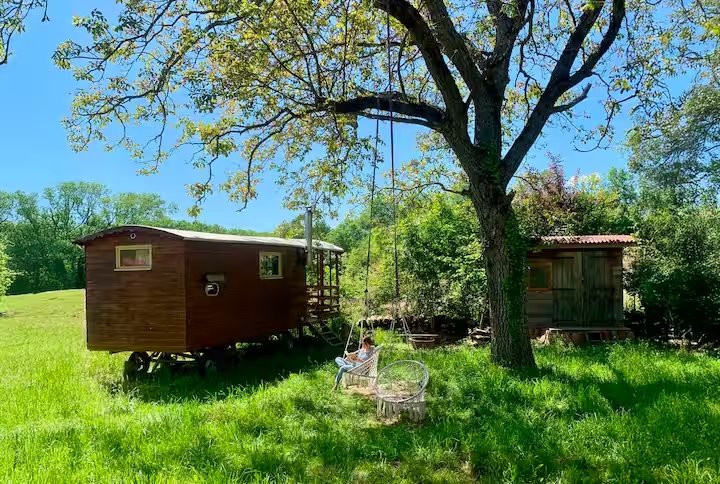 Domaine AbracadaRoom : La petite roulotte de Vallin | Nature | Cosy - Image 4