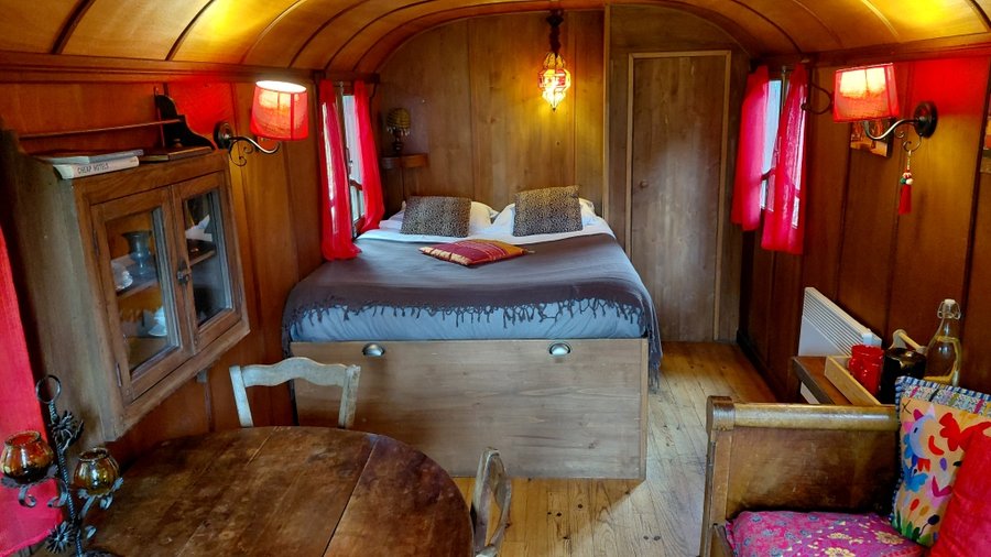 Hébergement AbracadaRoom : Roulotte Romanes - Image 4